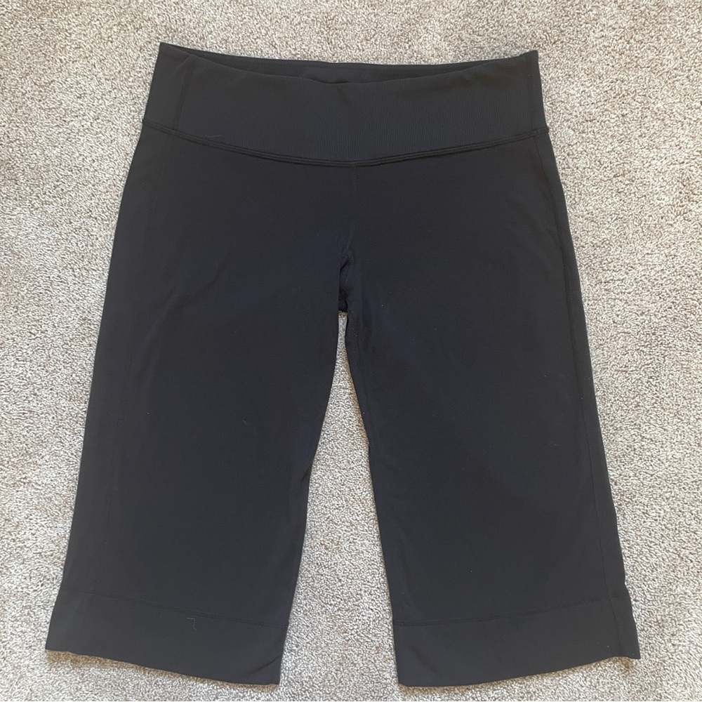 *EUC - Size 6 - Black - lululemon clam digger leggings